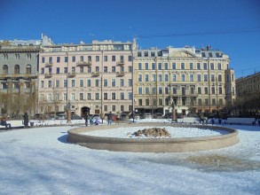 Promenade fin mars à Saint-Pétersbourg